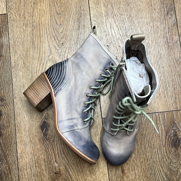 Seychelles Could Be Lace Up Mid Calf Boots in Mushroom Size 8 - Picture 2 of 7